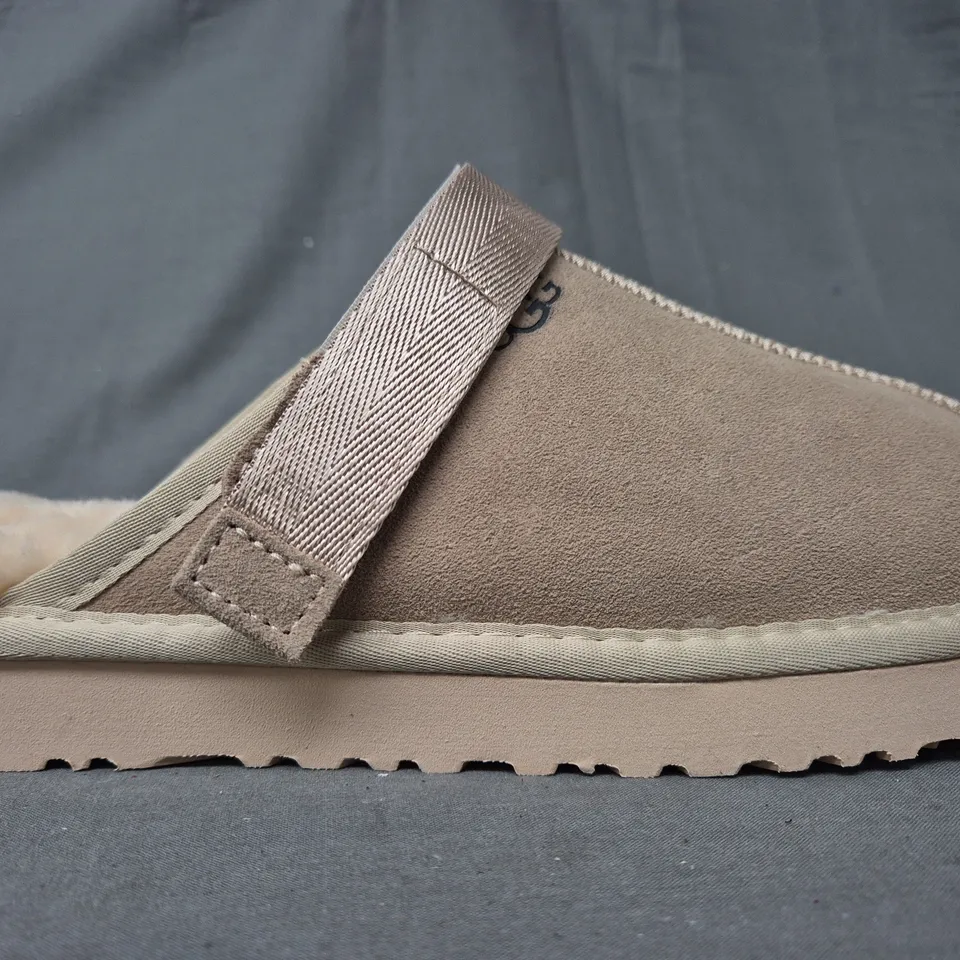 BOXED PAIR OF UGG SHOES IN SANDSTONE UK SIZE 6