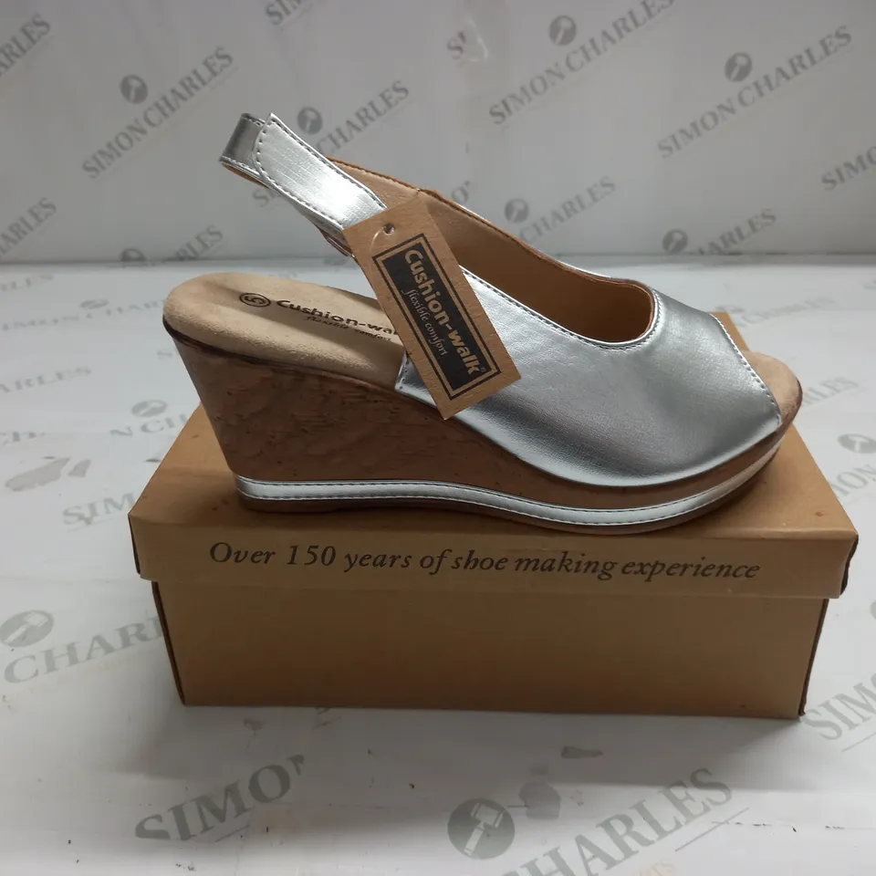 BOXED CUSHION WALK STRAPPD WEDGE SHOE - SILVER - SIZE 5