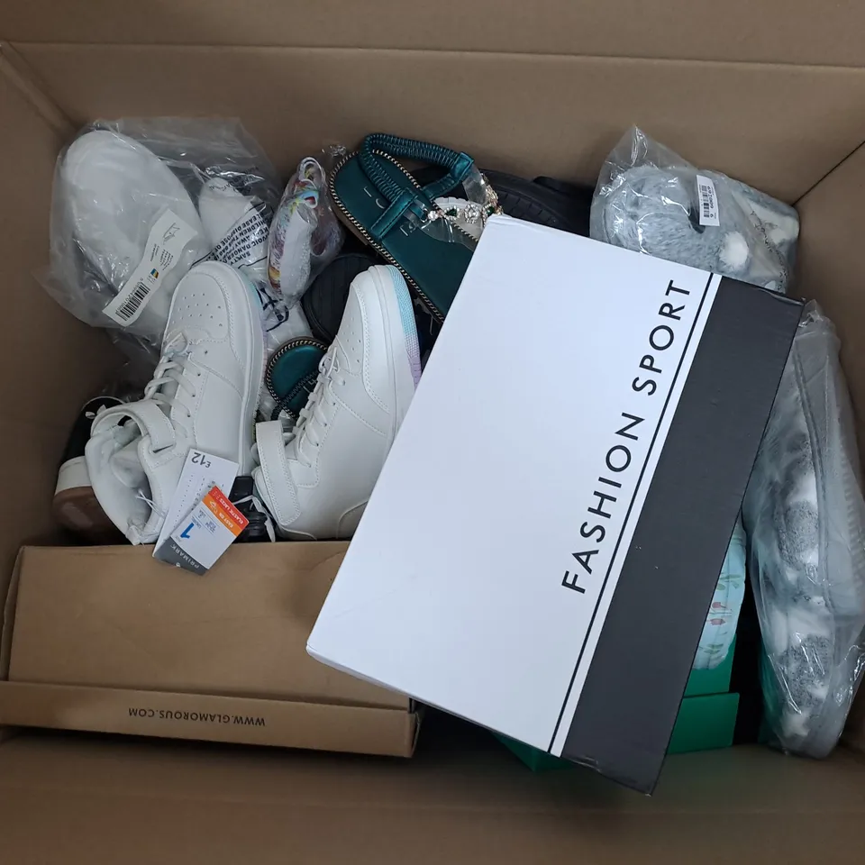 APPROXIMATELY 20 ASSORTED FOOTWEAR RELATED ITEMS IN VARYING STYLE/SIZE/COLOUR TO INCLUDE PENGUIN, GLAMOROUS, PRIMARK, ETC