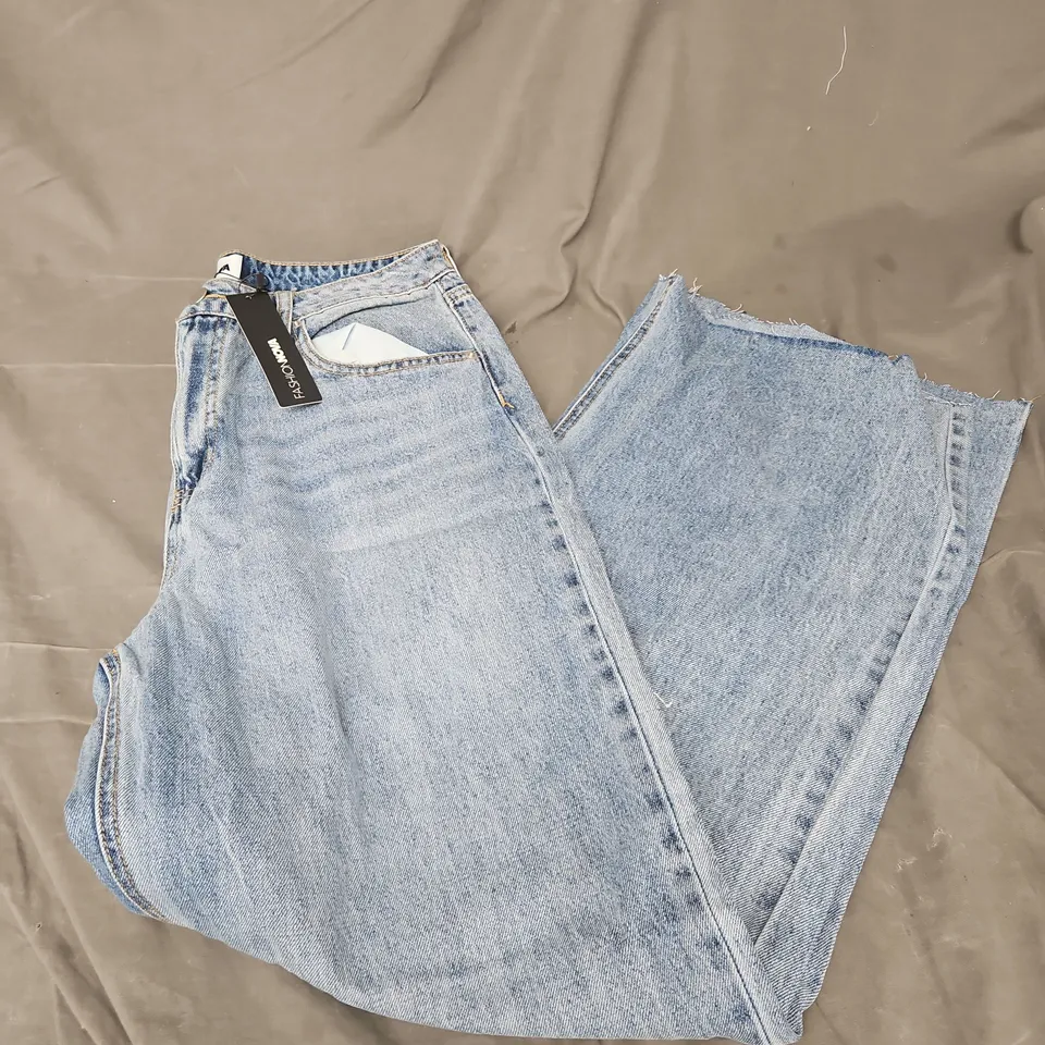FASHIONOVA TOUGH LOVE BAGGY RIPPED STRAIGHT LEG JEAN IN MEDIUM WASH SIZE L/11