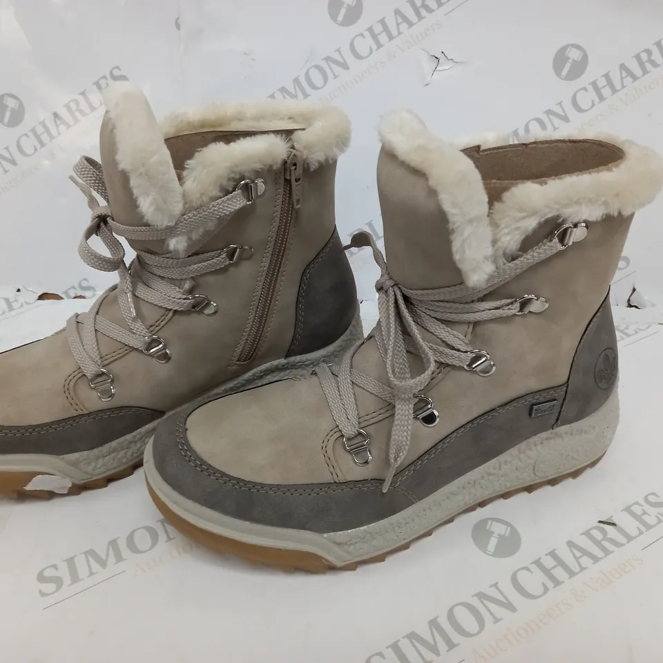 BOXED PAIR OF RIEKER ANTISTRESS WARM HIKING BOOTS SIZE 5 CREAM 