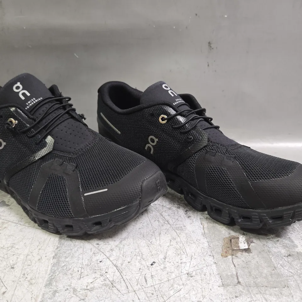 PAIR OF ON SHOES IN BLACK SIZE UK 9