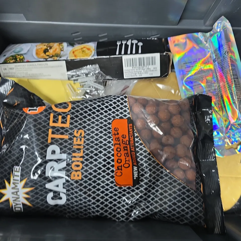 APPROXIMATELY 8 ASSORTED HOUSEHOLD ITEMS TO INCLUDE CARPTEC BOILIES, FUNNYCOOK CUTLERY, SPECIAL G GREEN GROUNDBAT, ETC
