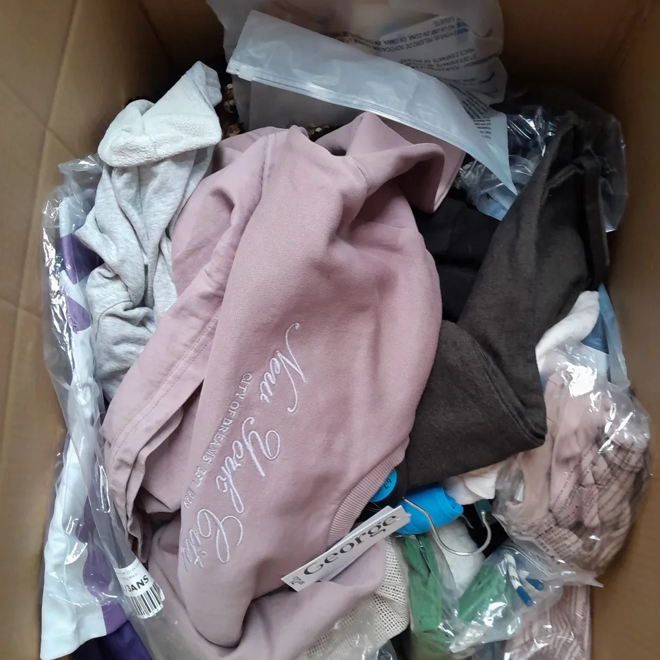 BOX OF APPROXIMATELY 30 ASSORTED KIDS CLOTHING ITEMS TO INCUDE - JACKET, SHORTS, TOPS, ETC