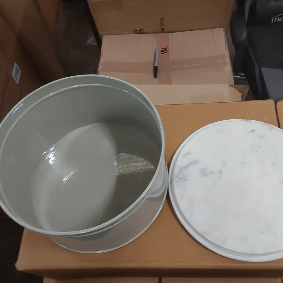 BROMPTON CAKE TIN - MARBLE TOP