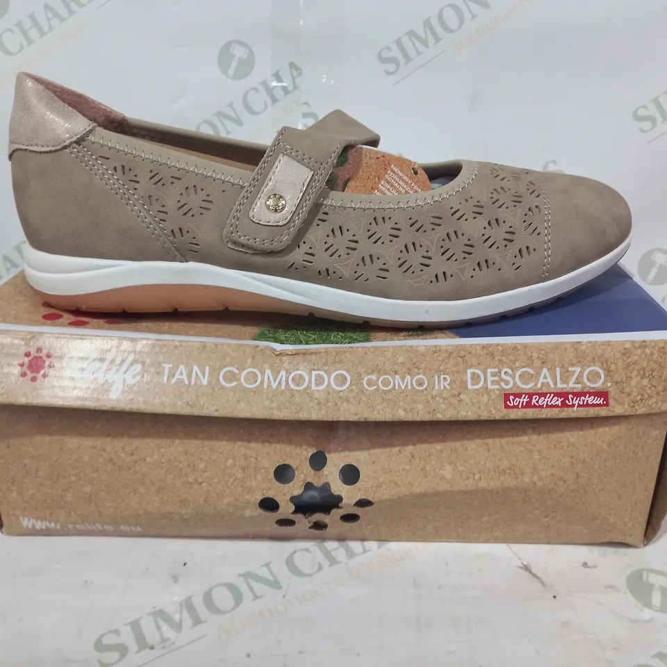 BOXED PAIR OF RELIFE SHOES IN STONE COLOUR SIZE 8