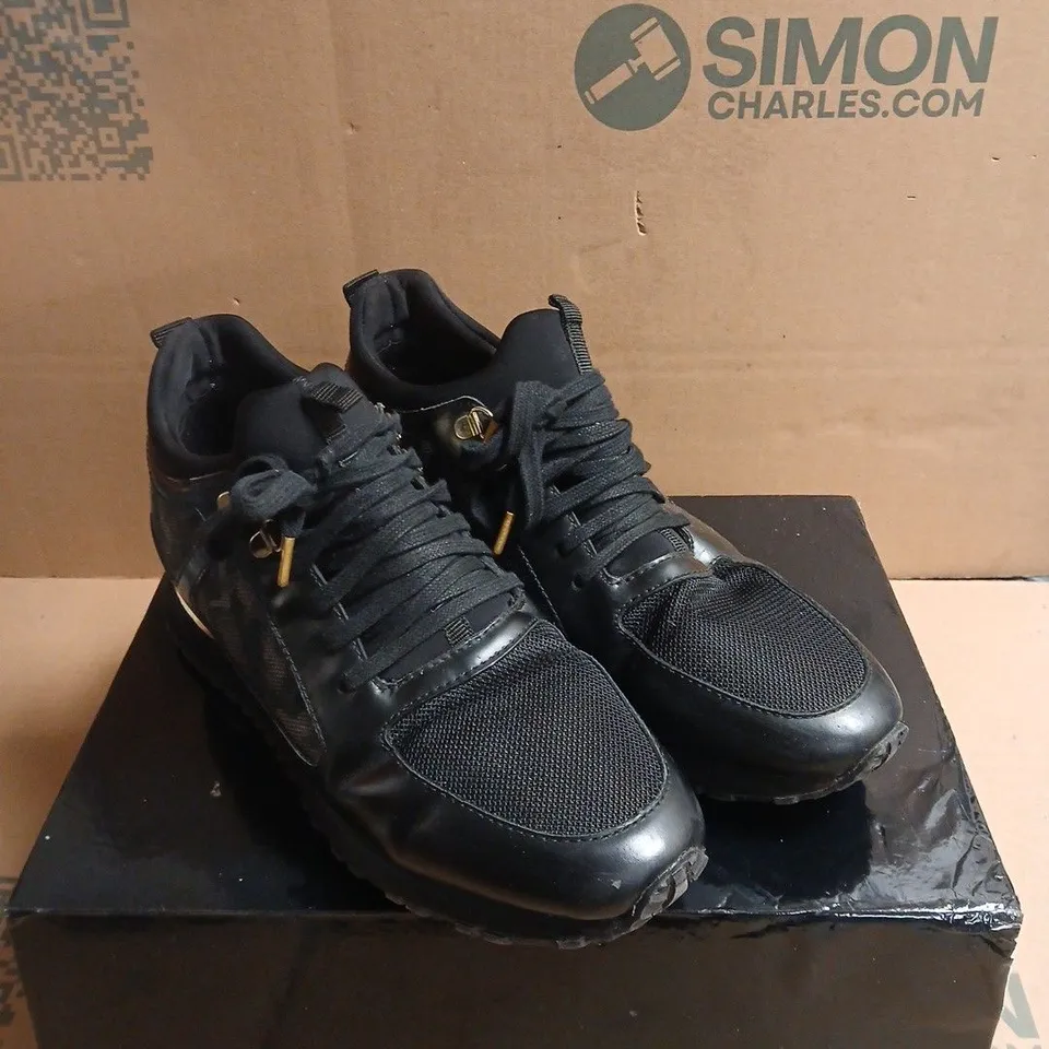 MALLET LONDON BLACK ATHLETIC SNEAKERS WITH MESH UPPER, LEATHER OVERLAYS AND GOLD HEEL DETAIL BOXED UK 9