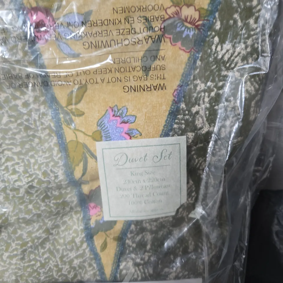 DUVET SET KING SIZE – THE CHÂTEAU BY ANGEL STRAWBRIDGE (230 X 220 CM) WITH 2 PILLOWCASES, 100% COTTON