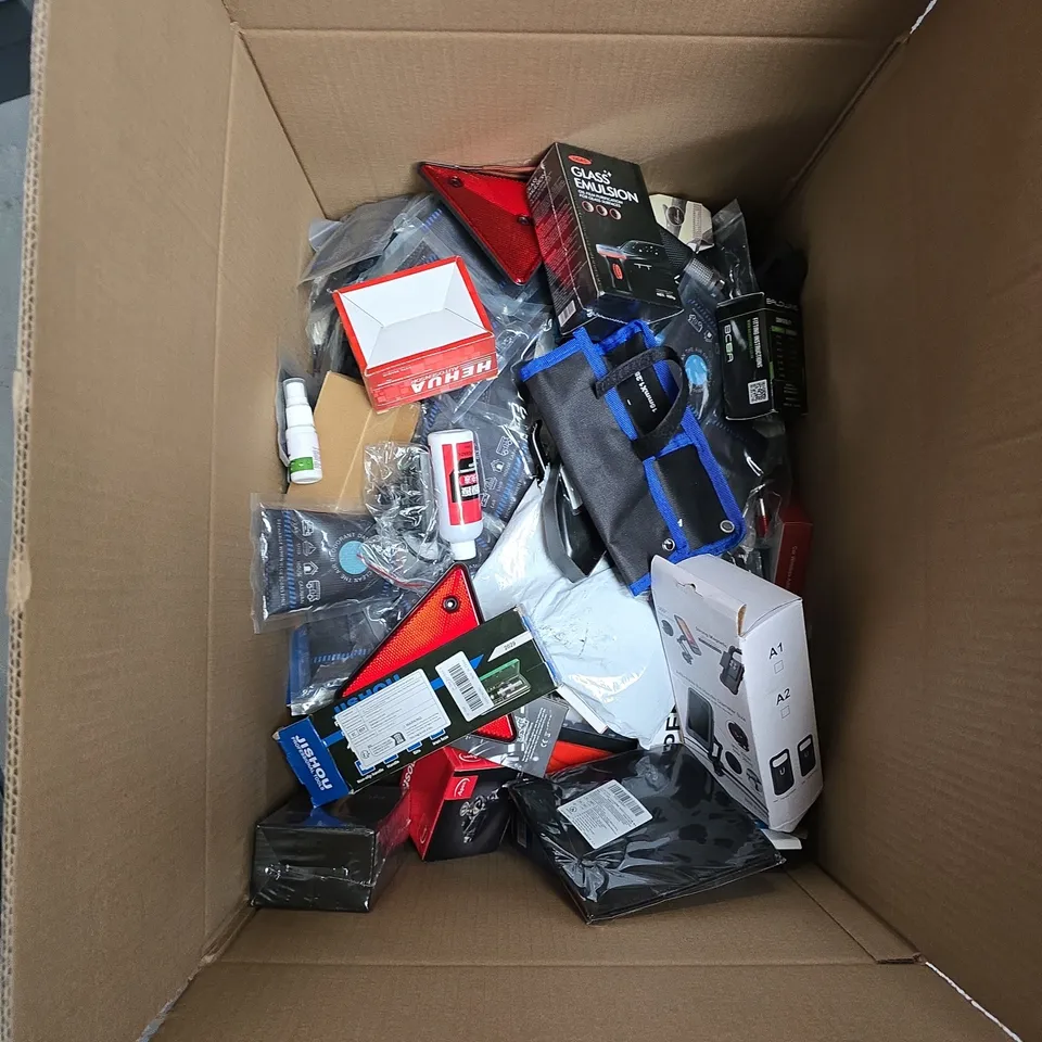BOX OF APPROXIMATELY 30 ITEMS TO INCLUDE: CAR VENT PHONE MOUNT AND DEHUMIDIFIER 