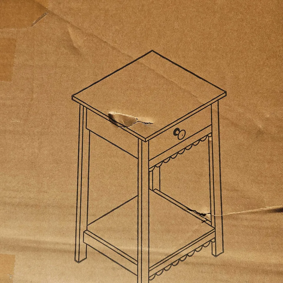 BED SIDE TABLE WITH SCALLOP SHAPED APRON 