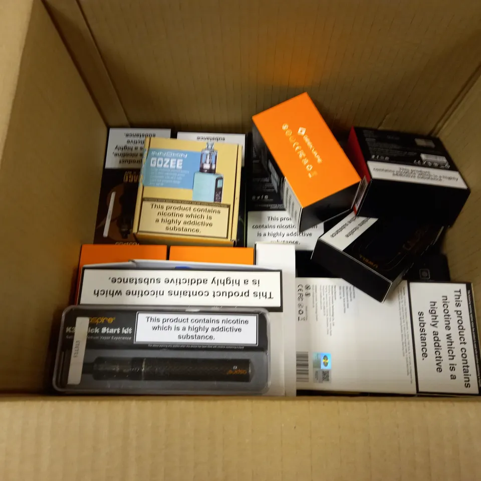 BOX OF APPROXMATELY 28 E-CIGARETTES AND LIQUIDS TO INCLUDE GEEKVAPE Z SUBOHM SE TANK, VOOPOO ARGUS, INNOKIN GOZEE, ETC