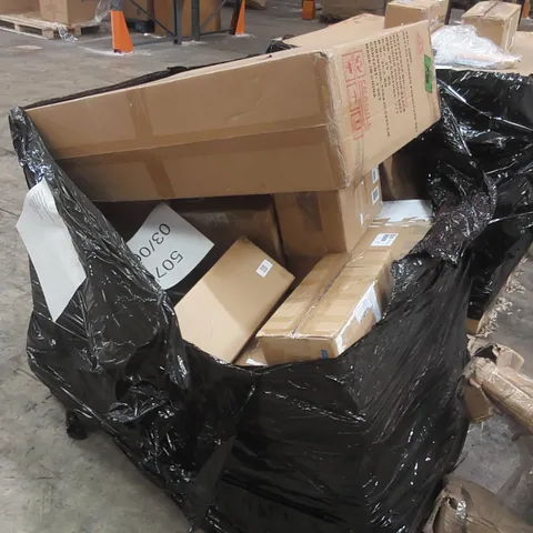 PALLET CONTAINING ASSORTED GARDEN PRODUCTS INCLUDING ORNAMENTS AND FURNITURE ECT