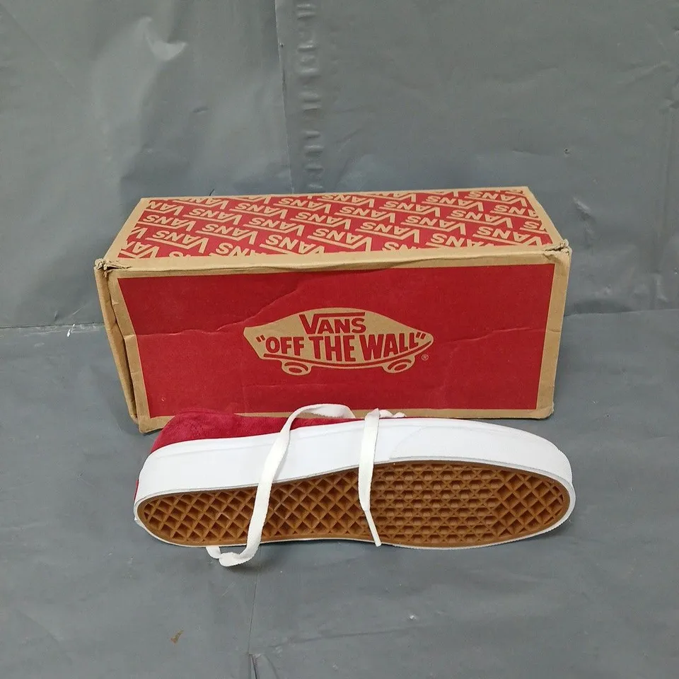 BOXED PAIR OF VANS PIG SUEDE RED LOWS UK 6