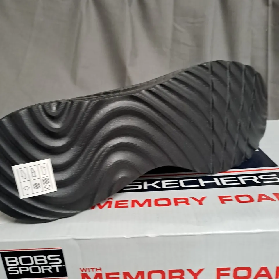 BOXED SKETCHERS BOB SPORT MEMORY FOAM TRAINERS IN BLACK - SIZE 7