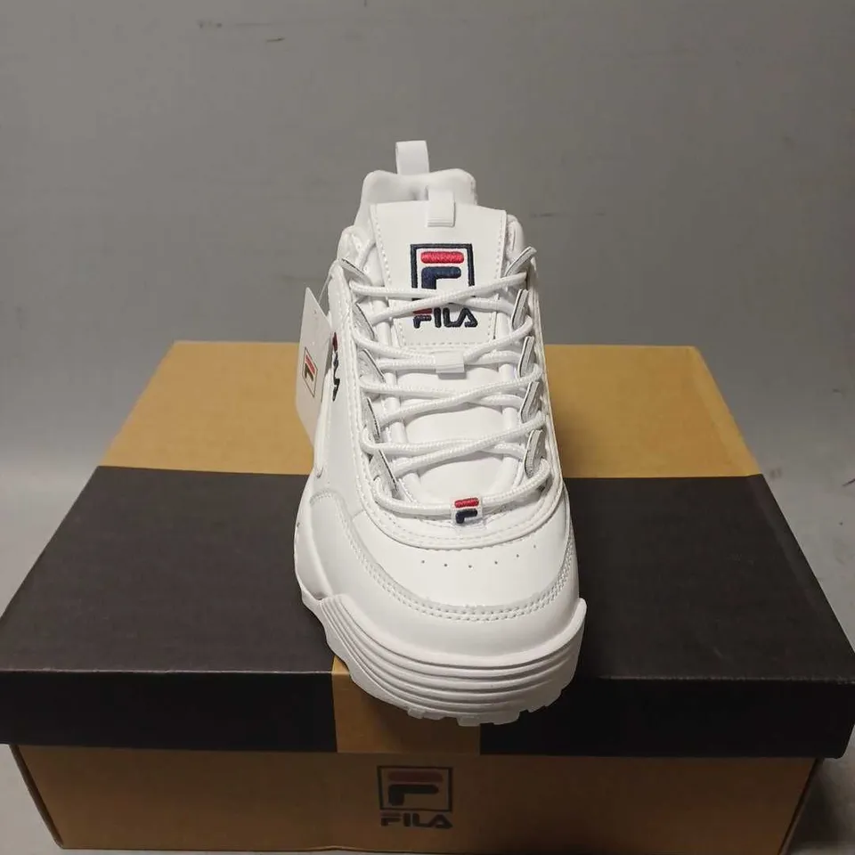 BOXED FILA DISRUPTOR 2 PREMIUM TRAINERS - UK 7 