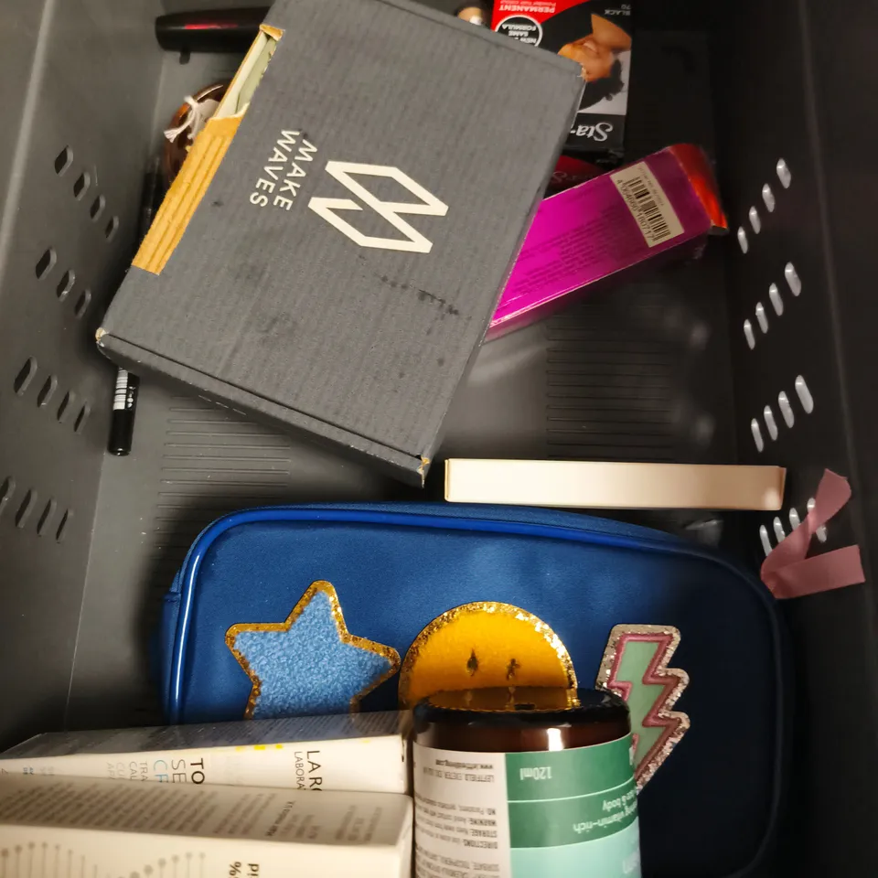 APPROXIMATEY 20 ASSORTED HEALTH AND BEAUTY PRODUCTS TO INCLUDE - PALMER'S COCOA BUTTER - NIVEA SOFT MOISTURISING CREAM - PCA SKIN TONER - ETC