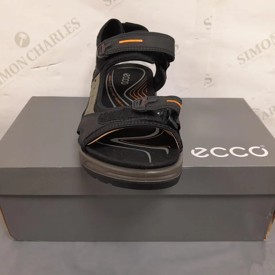 BOXED PAIR OF ECCO OPEN TOE SANDALS IN BLACK UK SIZE 9-9.5