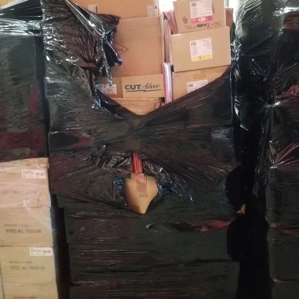 PALLET CONTAINING ASSORTED GREETINGS CARDS