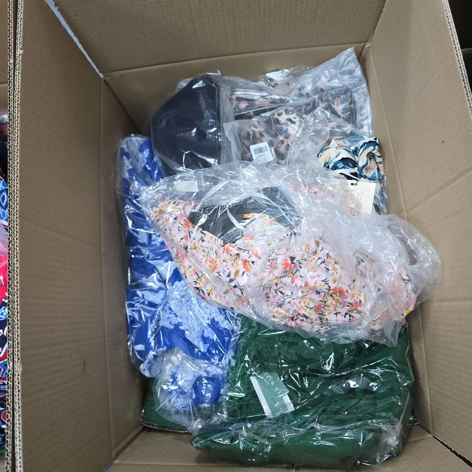 BOX OF APPROXIMATELY 16 ASSORTED CLOTHING ITEMS TO INCLUDE: BLUE JACKET 