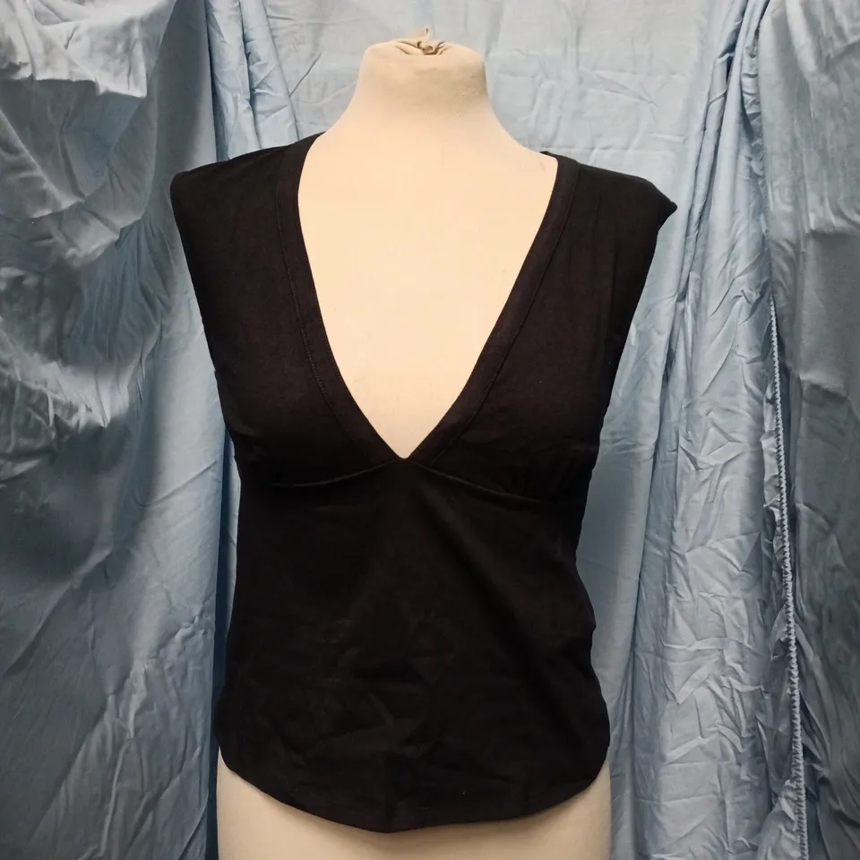 MOTEL EMBERLY PLUNGE TOP – BLACK – SIZE M