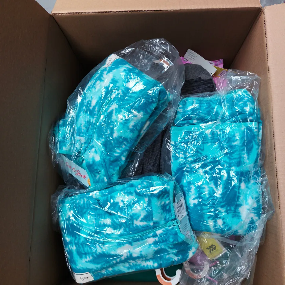 BOX OF APPROXIMATELY 25 ASSORTED CLOTHING ITEMS TO INCLUDE ALL IN MOTION, ART CLASS ETC