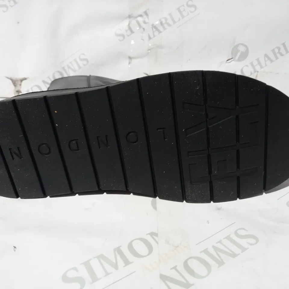 BOXED PAIR OF FLY LONDON ZIP UP BOOTS IN BLACK UK SIZE 5