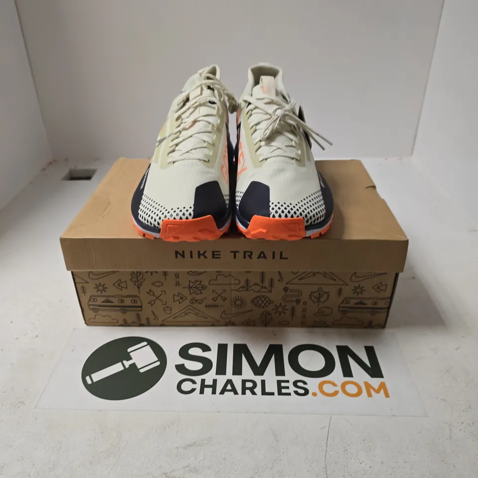 BOXED PAIR OF NIKE REACT PEGASUS TRAIL 4 GTX V2 TRAINERS IN SEA GLASS - UK 12
