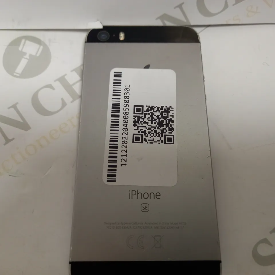 APPLE IPHONE SE (1ST GENERATION) - SILVER 