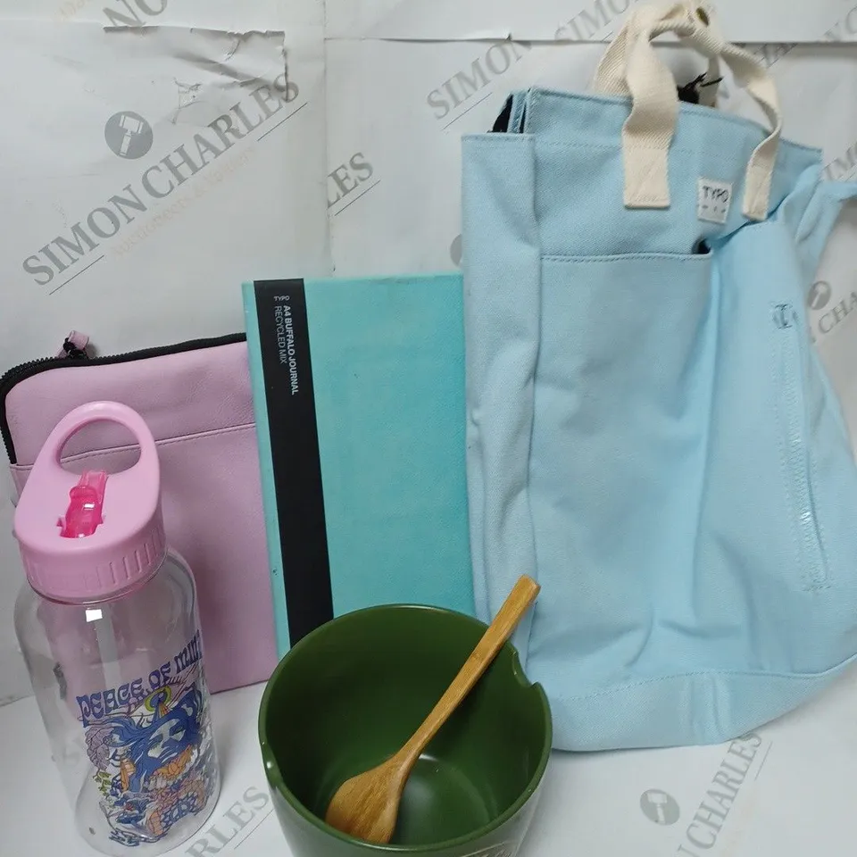 APPROXIMATELY 7 COTTON ON ITEMS INCLUDING LIGHT BLUE BACKPACK, PONK LAPTOP SLEEVE, LARGE GREEN FOOD BOWL