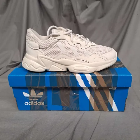 BOXED PAIR OF ADIDAS OZWEEGO TRAINERS IN VINTAGE WHITE SIZE 2