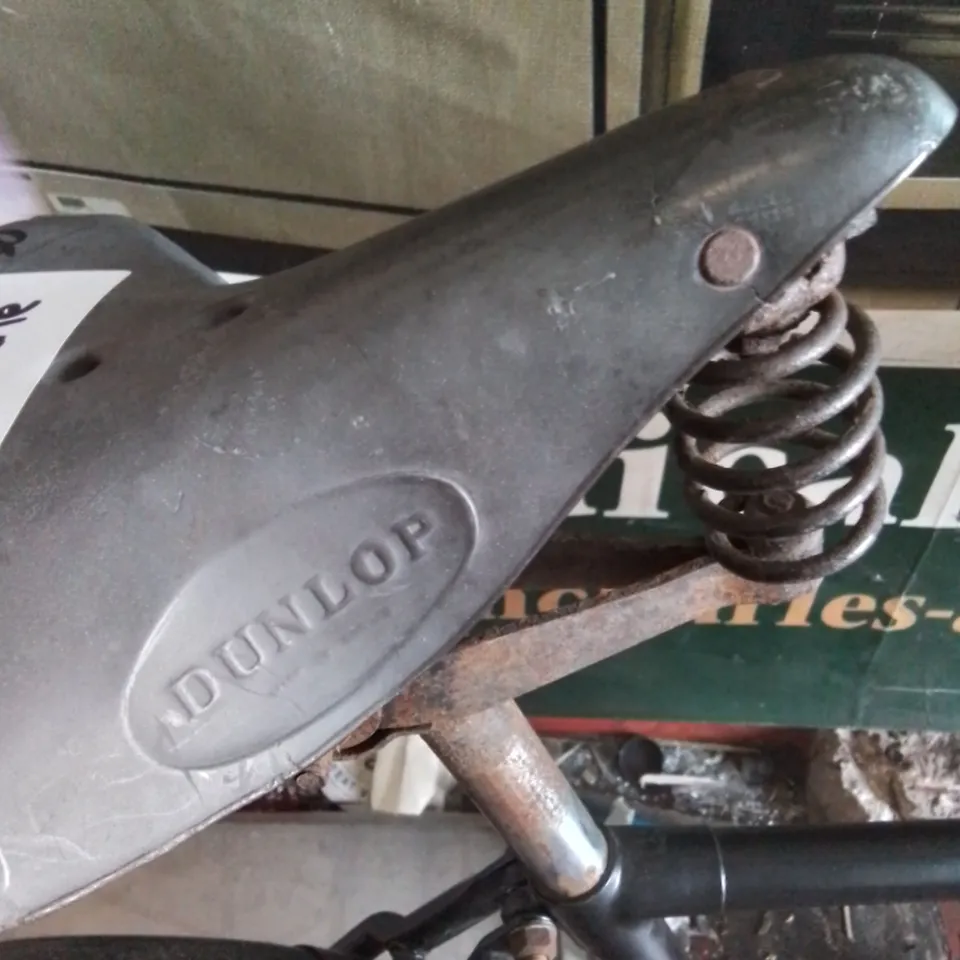 DUNLOP RETRO METAL BIKE WITH BASKET 