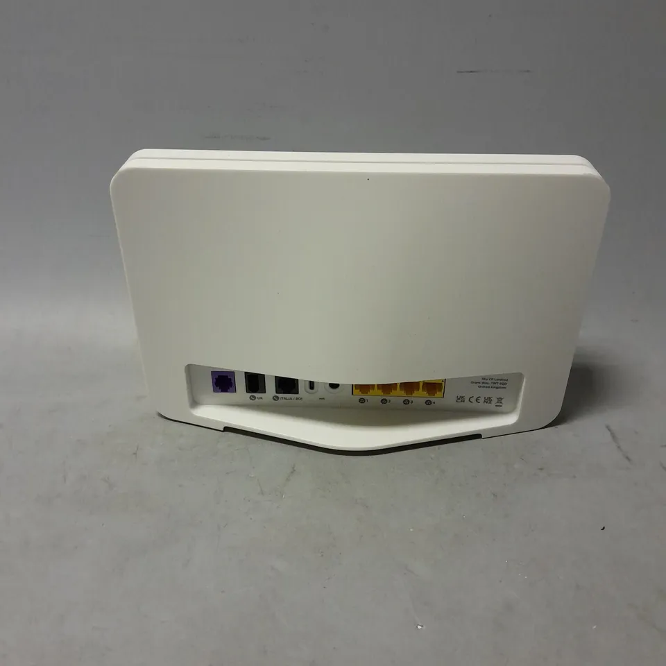 SKY WIFI ROUTER IN WHITE MODEL SR213-02-UK-WHT