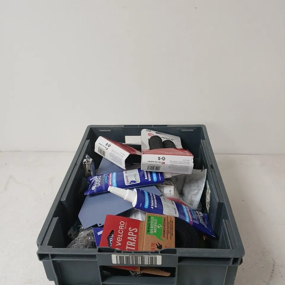 APPROXIMATELY 20 ASSORTED HOUSEHOLD ITEMS INCLUDING MOULD MAGIC EXTREME , VELCRO STRAPS AND CLARKS BMX SLIDE ON GRIPS