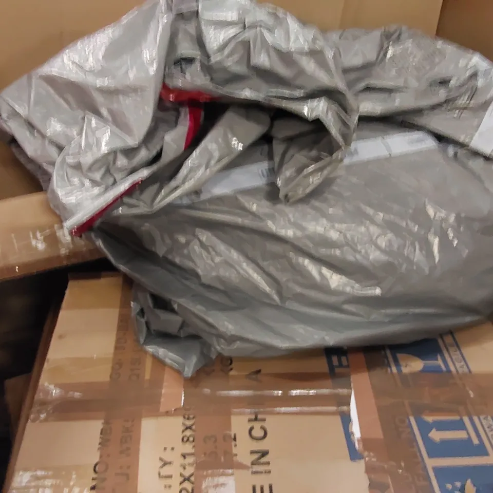 PALLET OF ASSORTED ITEMS INCLUDING: ROLL UP MATTRESS, MAKEUP MIRROR, PLAY MAT, TENT