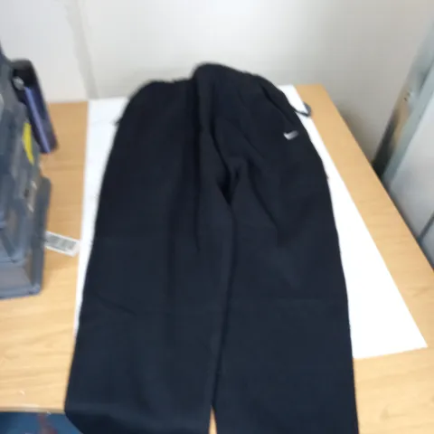MENS BLACK NIKE PANTS SIZE LARGE