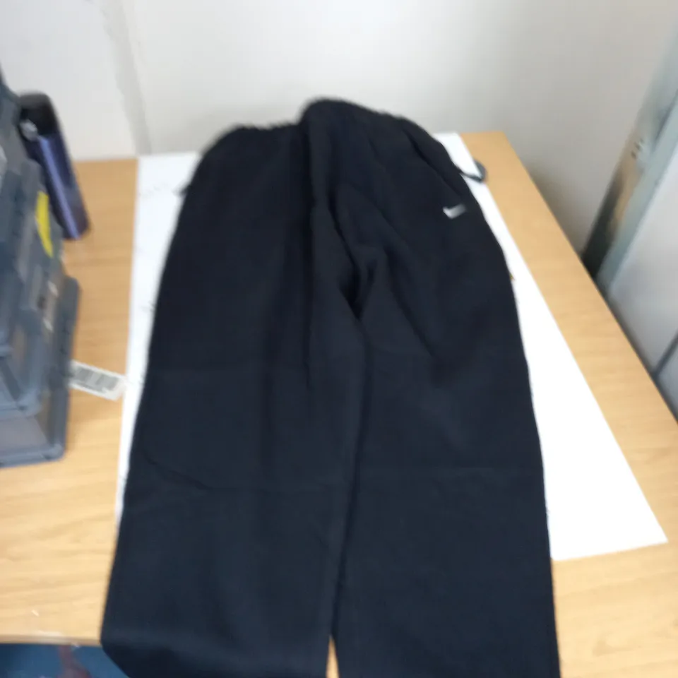 MENS BLACK NIKE PANTS SIZE LARGE