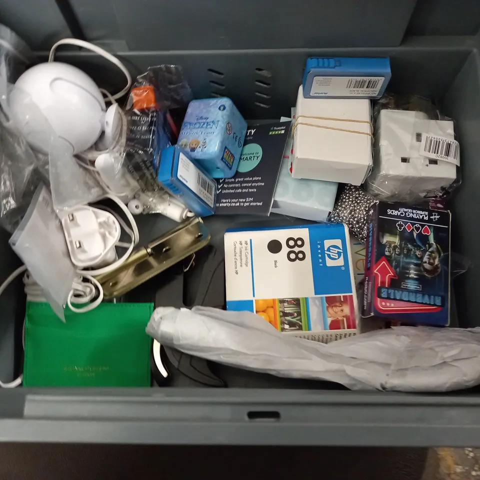 LOT OF ASSORTED HOUSEHOLD ITEMS TO INCLUDE ONE FOR ALL REMOTE, NO MORE NAILS AND BOW CAT COLLAR