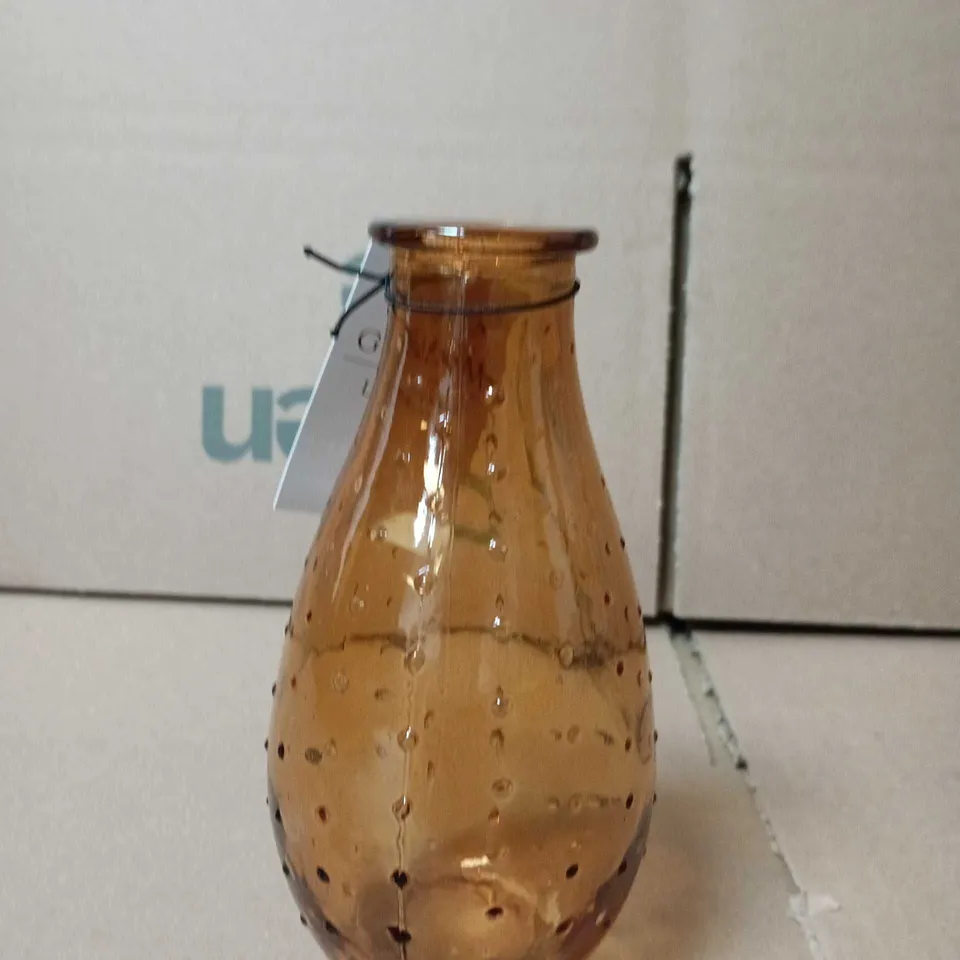 BOX OF APPROX 48 GISELA GRAHAM LONDON MINIATURE VASES