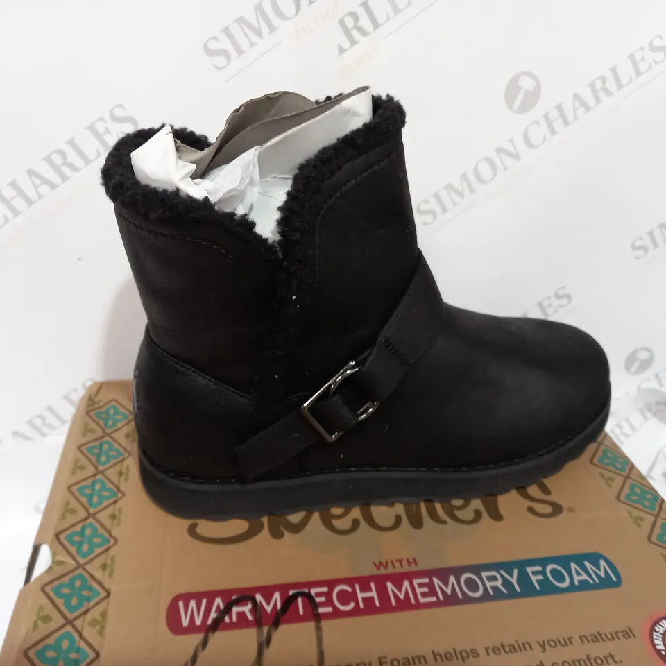 BOXED SKETCHERS WARM TECH MEMORY FOAM BLACK BOOTS - SIZE 5