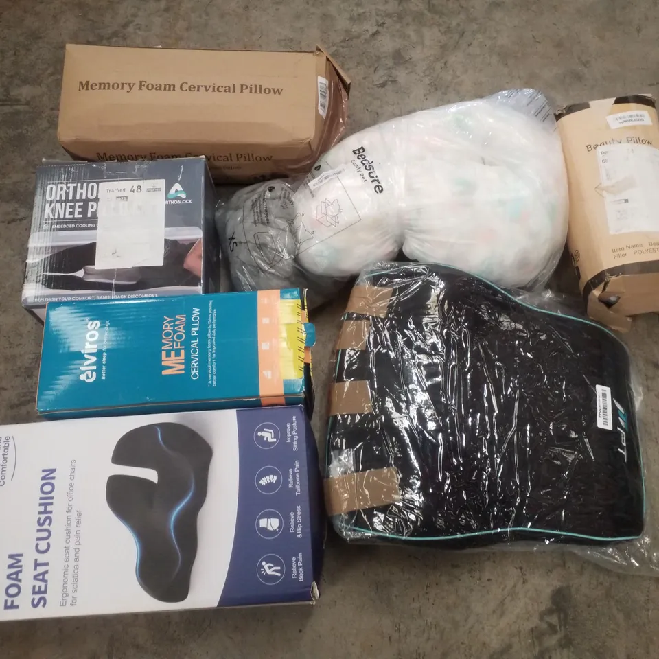 PALLET CONTAINING ASSORTED PILLOWS & CUSHIONS