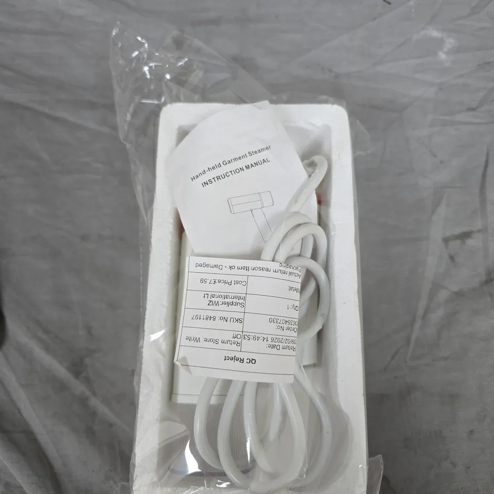 HAND-HELD GARMENT STEAMER – WITH INSTRUCTION MANUAL, IN PACKAGING 