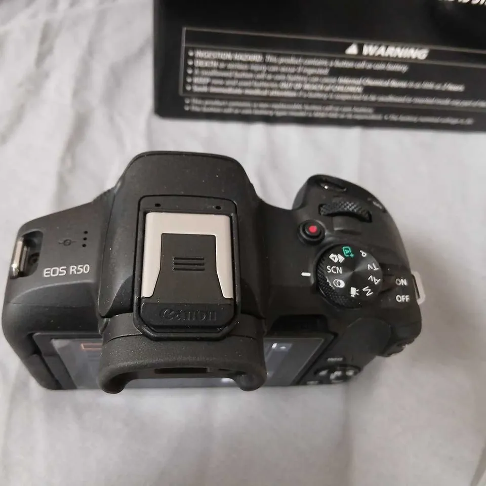 CANON EOS R50 DIGITAL CAMERA WITH 18-45MM KIT LENS + DM-E100 STEREO MICROPHONE