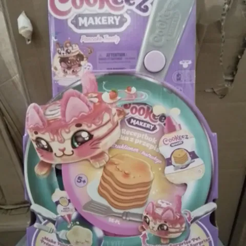 BOXED COOKEEZ MAKERY PANCAKE MAKER