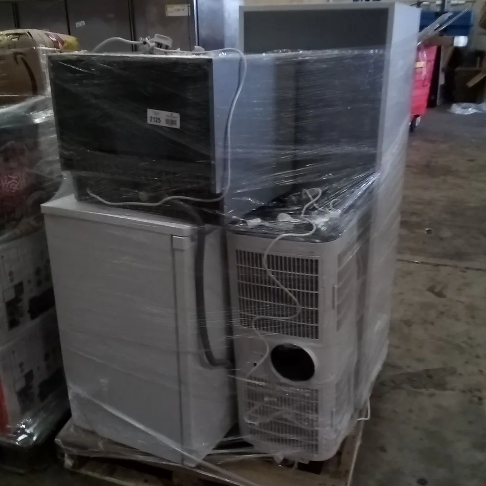 PALLET OF APPROXIMATELY 5 ASSORTED WHITE GOODS INCLUDING: