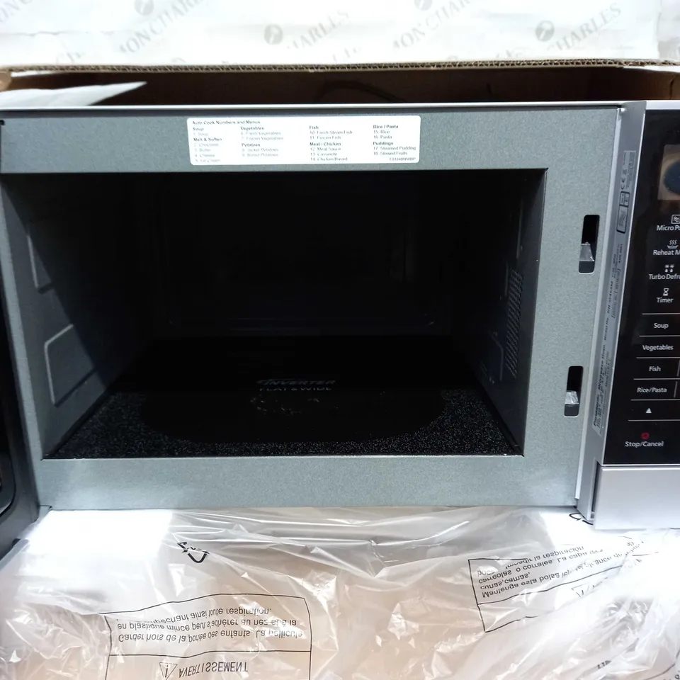 PANASONIC NN-SF464M MICROWAVE OVEN - SILVER 
