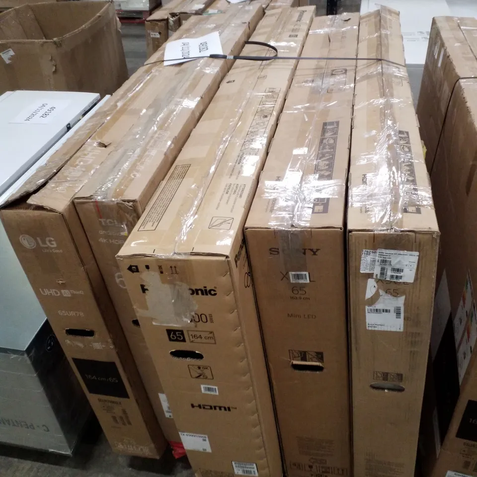 PALLET CONTAINING 5 ASSORTED SMART TVS