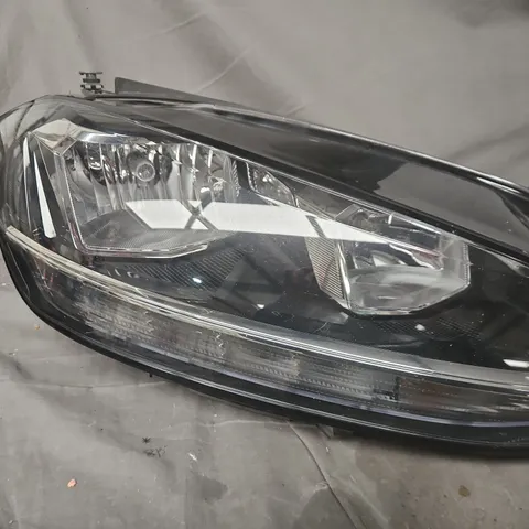 FRONT HEADLIGHT ASSEMBLY – VEHICLE PART  FOR VW 