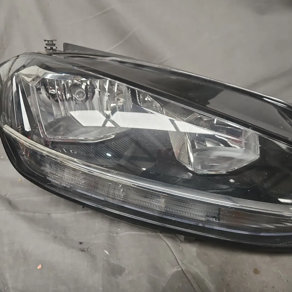 FRONT HEADLIGHT ASSEMBLY – VEHICLE PART  FOR VW 