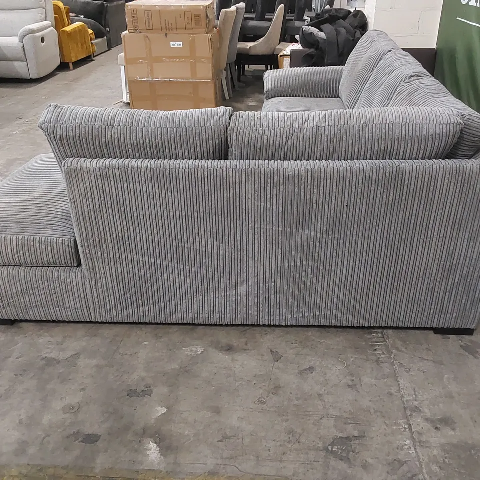 DESIGNER CORNER SOFA UPHOLSTERED IN GREY FABRIC 