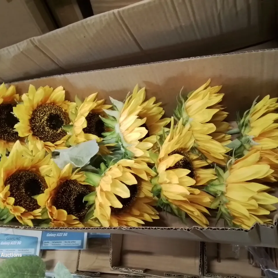 PALLET CONTAINING APPROXIMATELY 12 SAMSUNG GALAXY A22 CASES 15 BOXES OF STEREO SPLITTERS, 40 BOXES OF PAMPAS STEMS AND 23 BOXES OF INDIVIDUAL STEM SUNFLOWERS